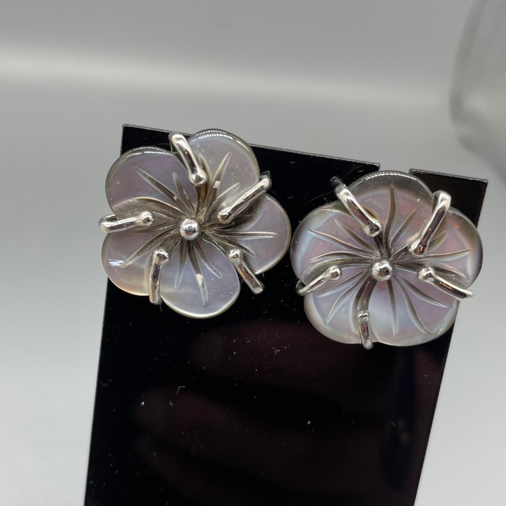 Vintage  Flower Stud Earrings Silver Tone Floral‎ Iridescent